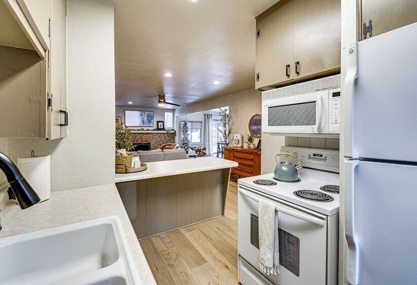 Charming Prescott Cabin: 6 Mi To Downtown!