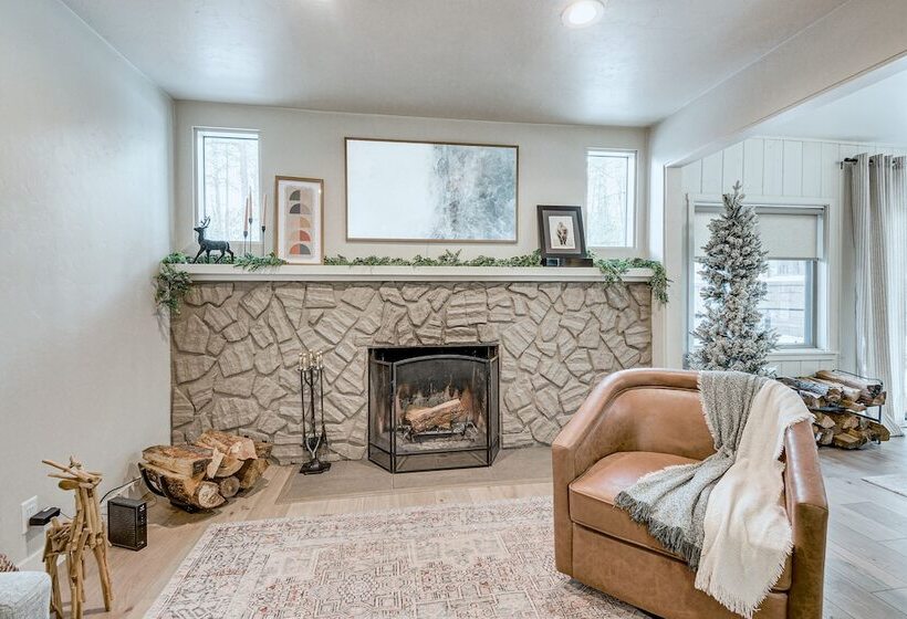 Charming Prescott Cabin: 6 Mi To Downtown!