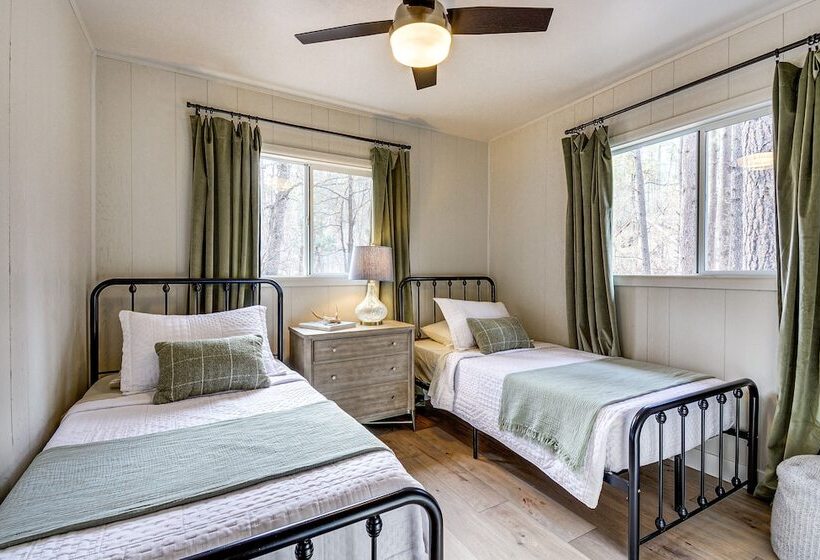 Charming Prescott Cabin: 6 Mi To Downtown!