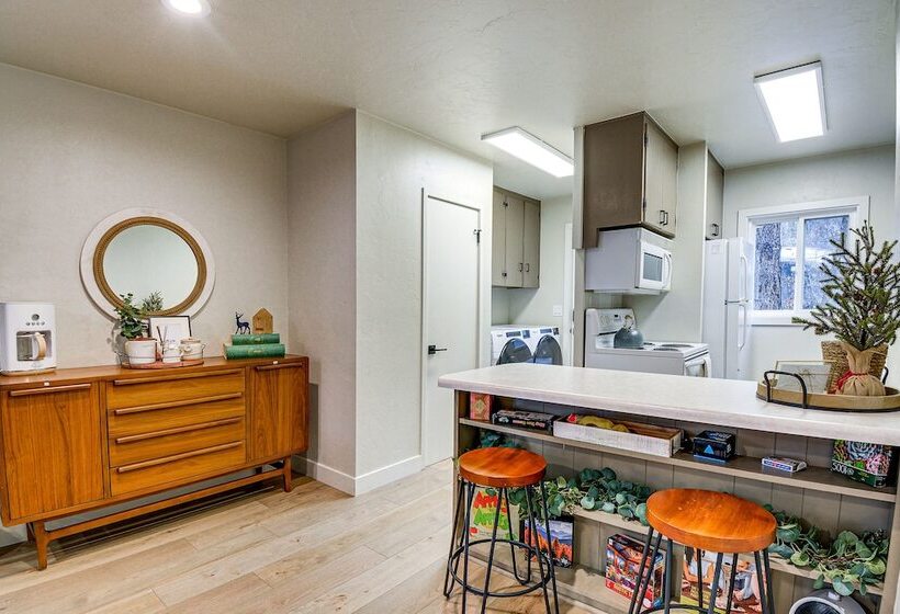 Charming Prescott Cabin: 6 Mi To Downtown!