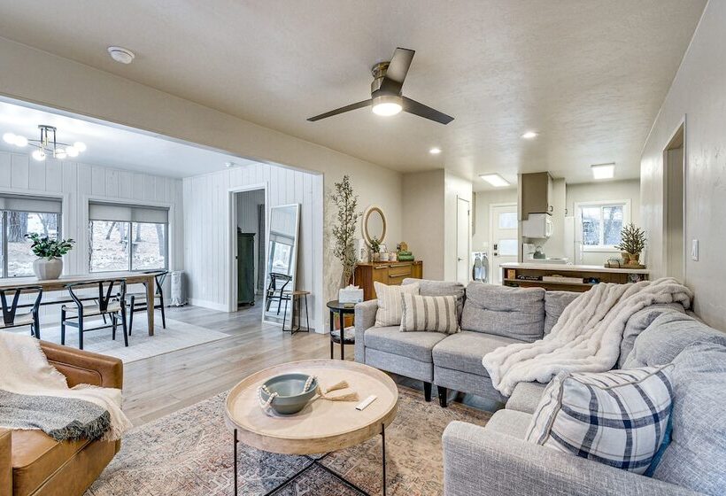 Charming Prescott Cabin: 6 Mi To Downtown!