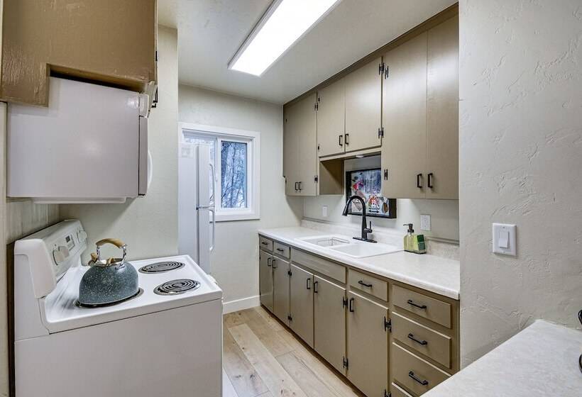 Charming Prescott Cabin: 6 Mi To Downtown!