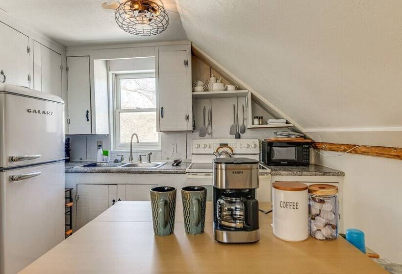 Charming Stowe Home Walk To Downtown & River!