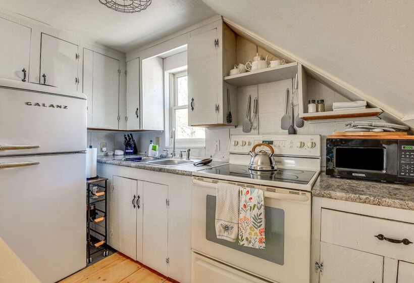 Charming Stowe Home Walk To Downtown & River!