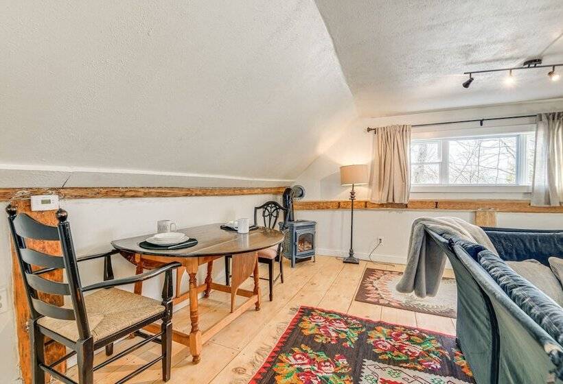 Charming Stowe Home Walk To Downtown & River!