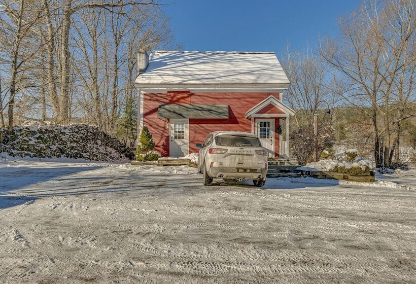 Charming Stowe Home Walk To Downtown & River!