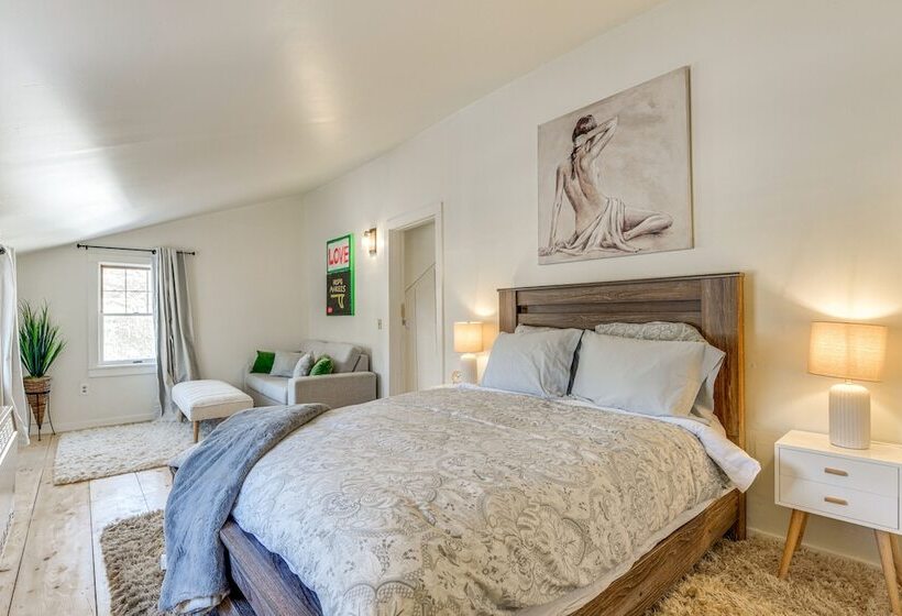 Charming Stowe Home Walk To Downtown & River!