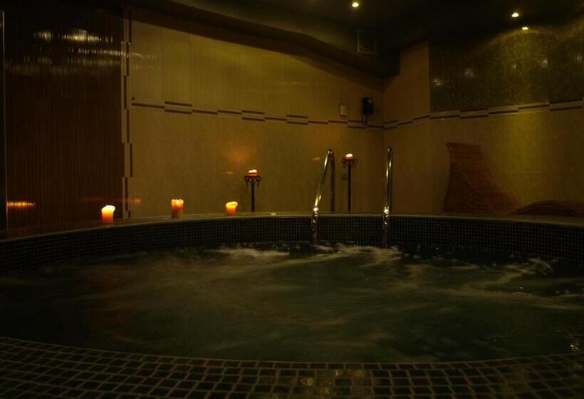 Chateau Rond Boutique Hotel & Spa