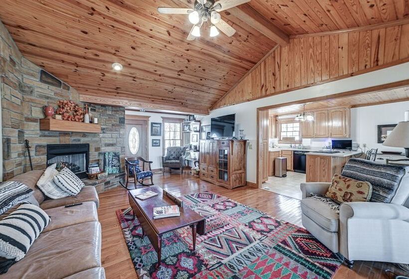 Clarksville Home W/ Porch & Fishing Pond Access!