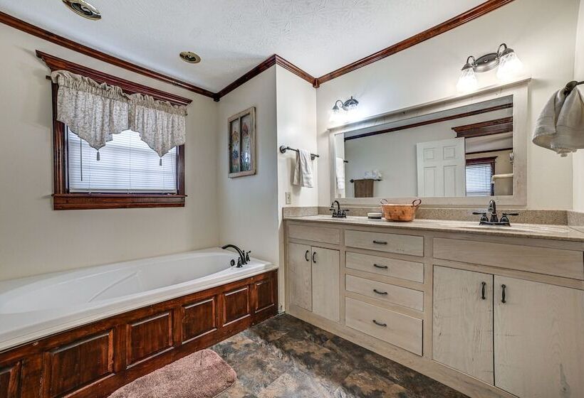 Clarksville Home W/ Porch & Fishing Pond Access!