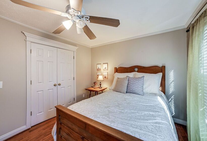 Clarksville Home W/ Porch & Fishing Pond Access!