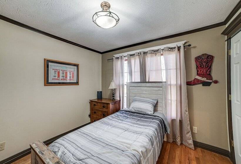 Clarksville Home W/ Porch & Fishing Pond Access!