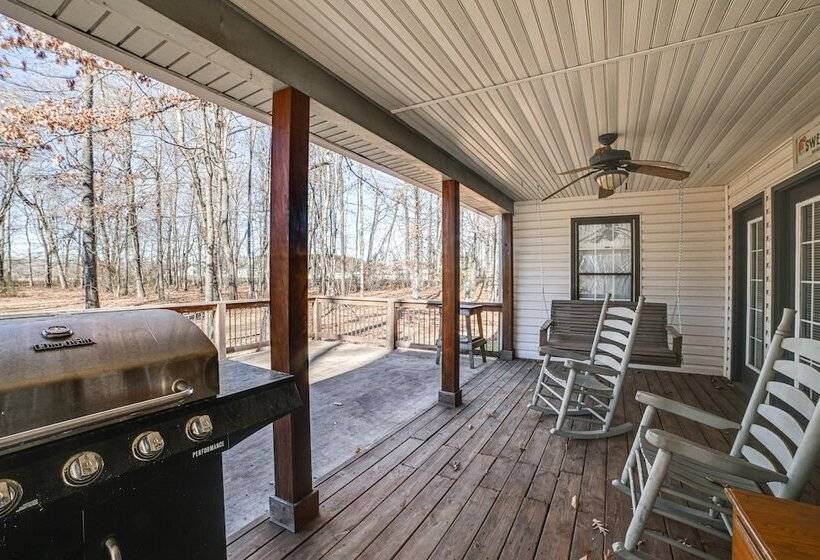 Clarksville Home W/ Porch & Fishing Pond Access!