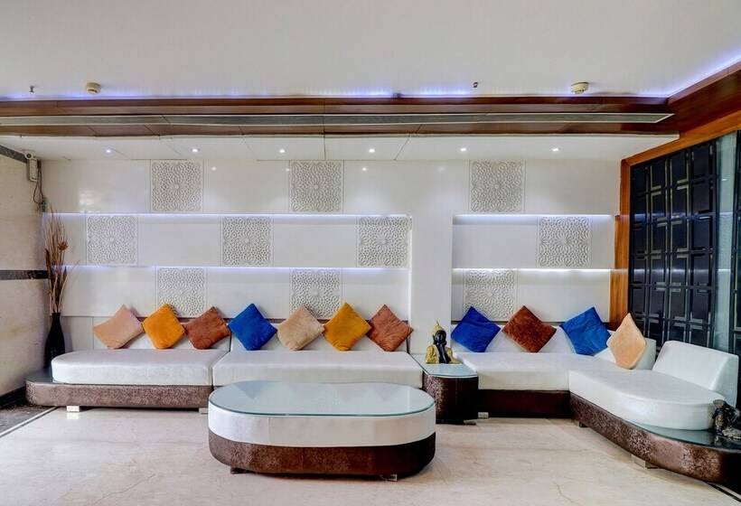 Fabhotel Club Junction