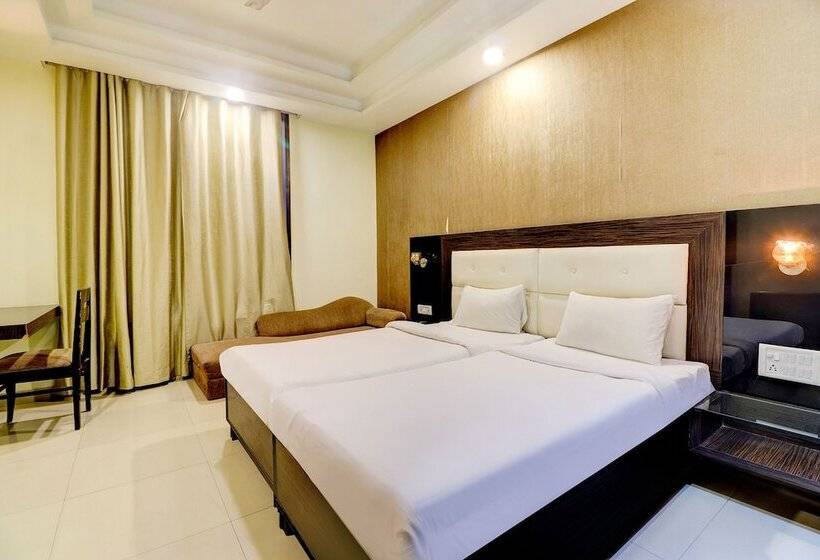 Fabhotel Club Junction