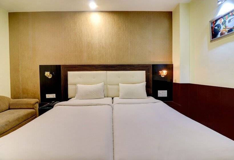 Fabhotel Club Junction