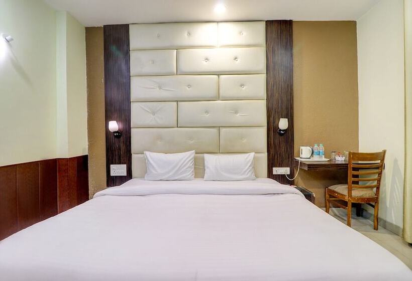 Fabhotel Club Junction