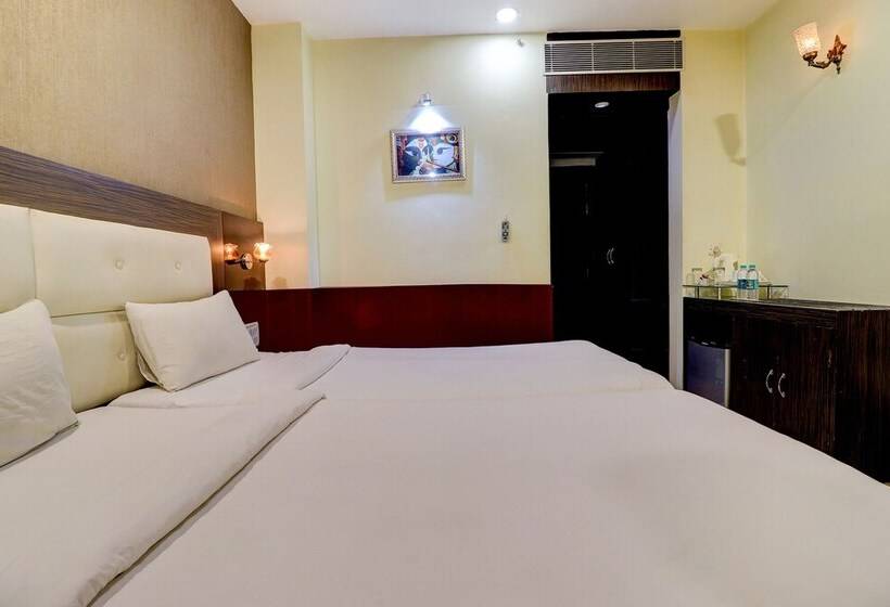 Fabhotel Club Junction