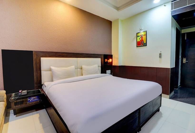 Fabhotel Club Junction