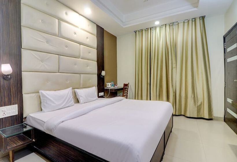 Fabhotel Club Junction