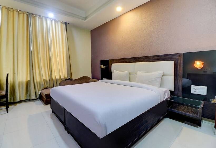 Fabhotel Club Junction