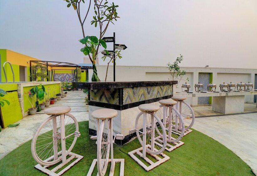 Fabhotel Club Junction