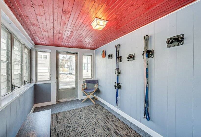 Comfortable Lincoln Home: Walk To Main Street!