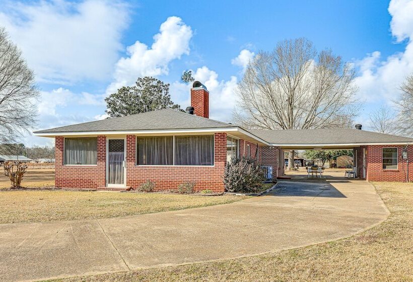 Countryside Marion Retreat Near Fishing & Trails!