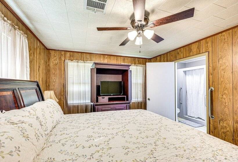 Countryside Marion Retreat Near Fishing & Trails!