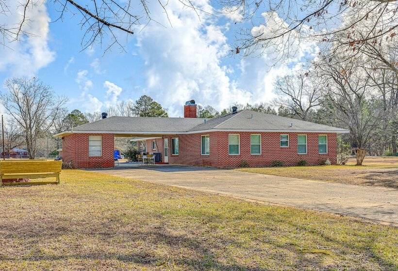 Countryside Marion Retreat Near Fishing & Trails!