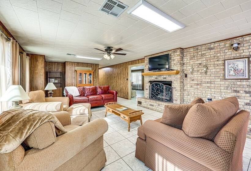 Countryside Marion Retreat Near Fishing & Trails!