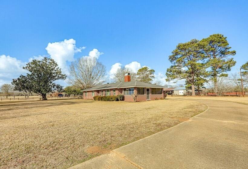 Countryside Marion Retreat Near Fishing & Trails!