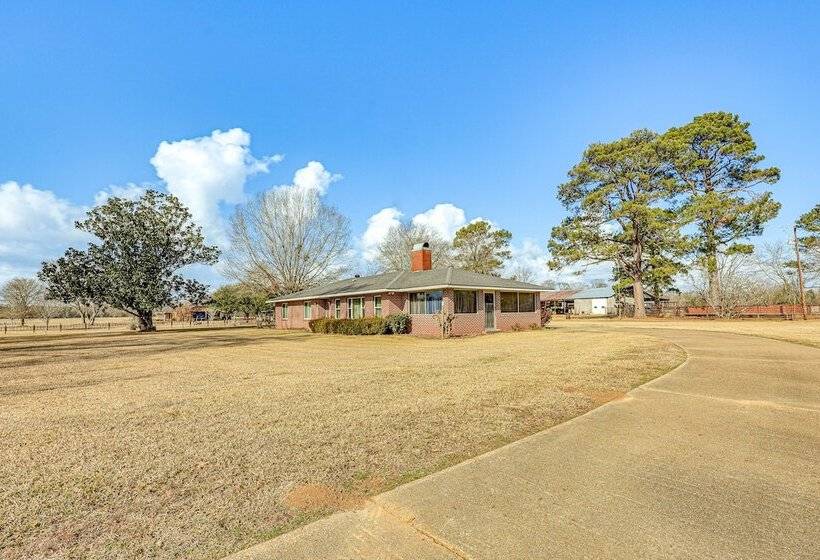 Countryside Marion Retreat Near Fishing & Trails!