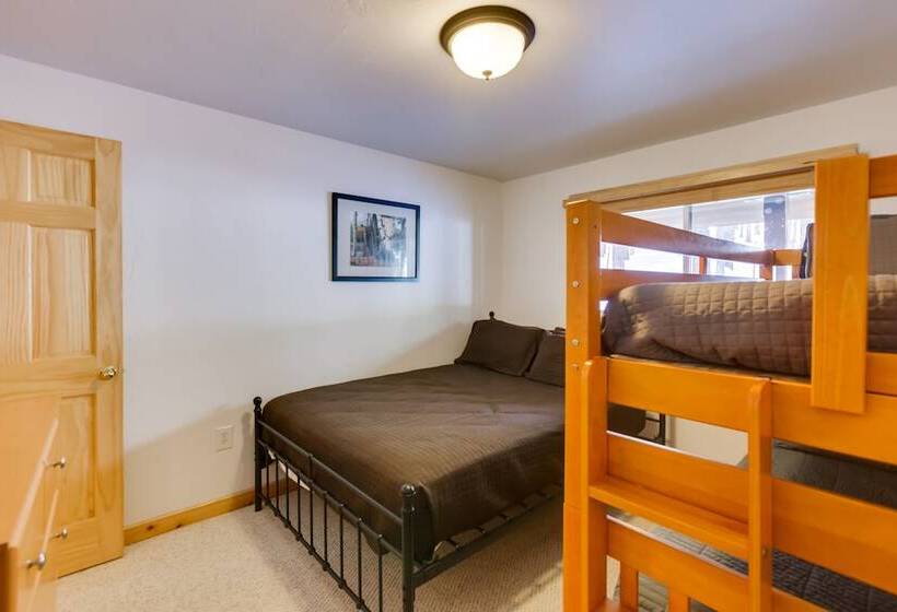 Cozy Angel Fire Cabin W/ Wood Burning Stove!