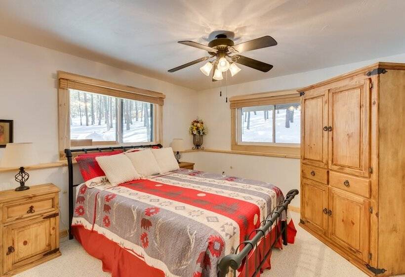 Cozy Angel Fire Cabin W/ Wood Burning Stove!