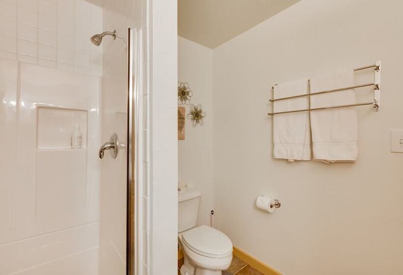 Cozy Angel Fire Cabin W/ Wood Burning Stove!