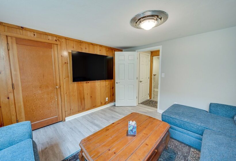 Cozy Nampa Escape W/ Fireplace + Smart Tv!