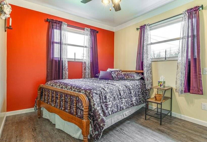 Cozy Richmond Home W/ Fire Pit: Walk, Bike & More!