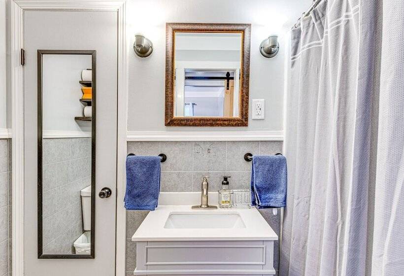 Cozy Richmond Home W/ Fire Pit: Walk, Bike & More!