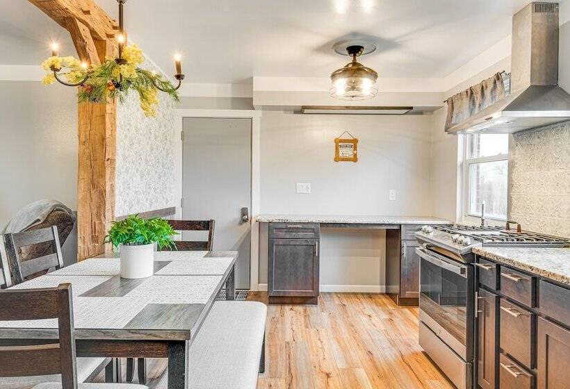 Cozy Richmond Home W/ Fire Pit: Walk, Bike & More!