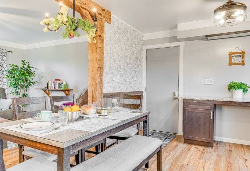 Cozy Richmond Home W/ Fire Pit: Walk, Bike & More!