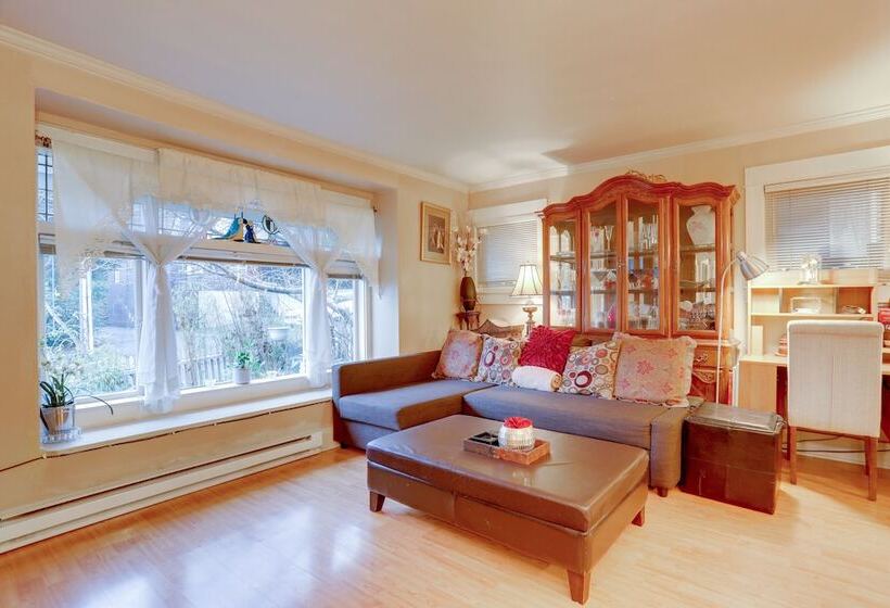 Walkable Seattle Getaway: 3 Mi To Downtown!