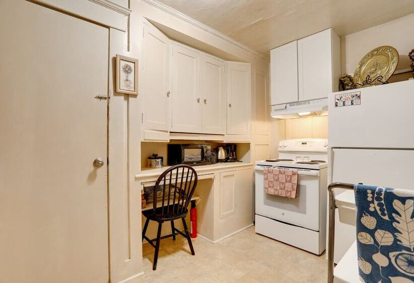 Walkable Seattle Getaway: 3 Mi To Downtown!