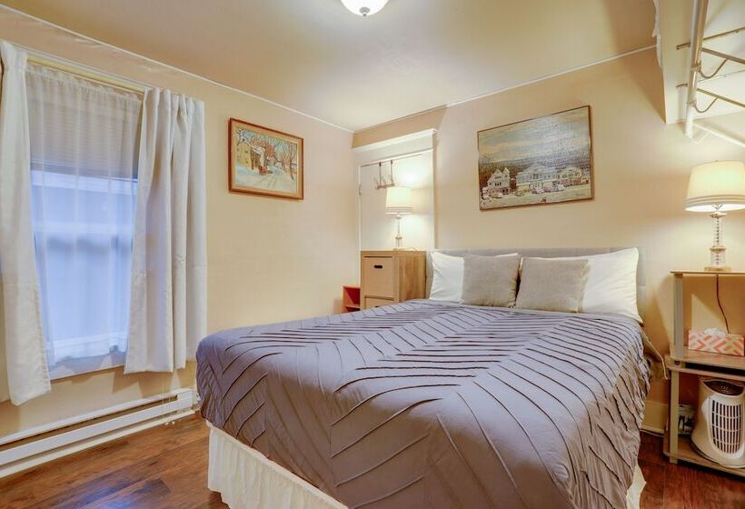 Walkable Seattle Getaway: 3 Mi To Downtown!