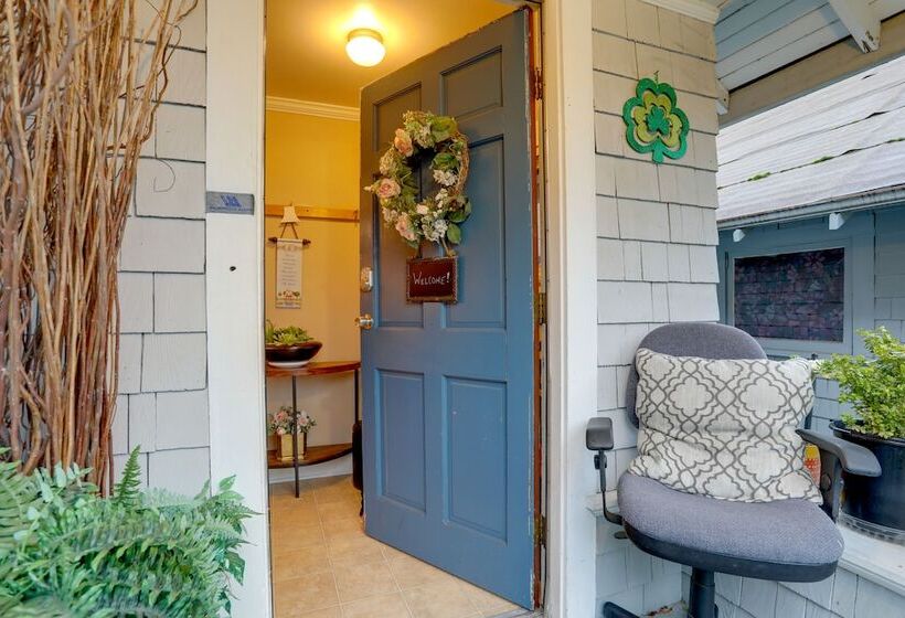 Walkable Seattle Getaway: 3 Mi To Downtown!