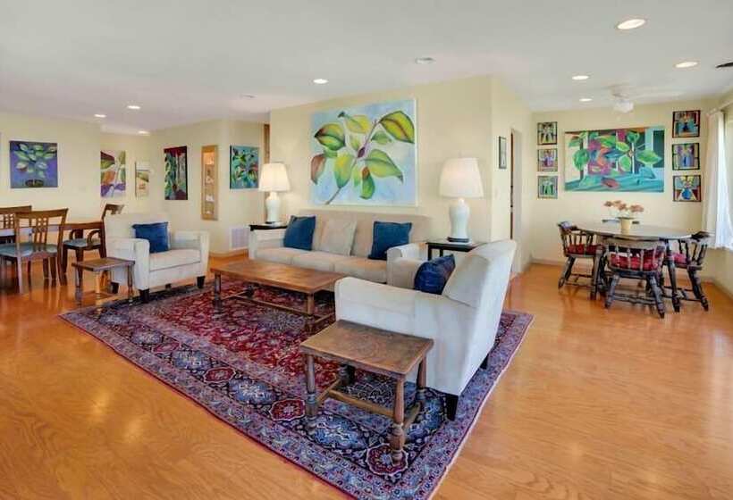 Stunning Coastal Cottage W/ Views Of Monterey Bay!