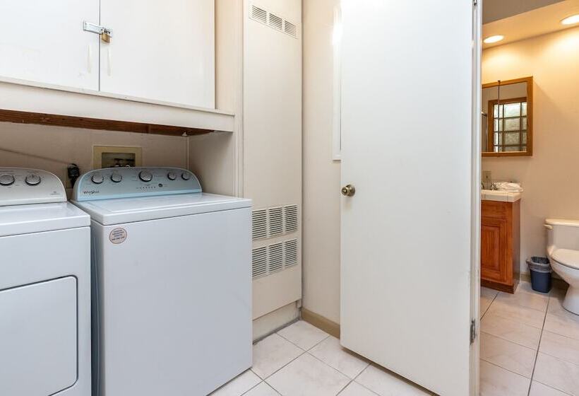 Stunning Coastal Cottage W/ Views Of Monterey Bay!