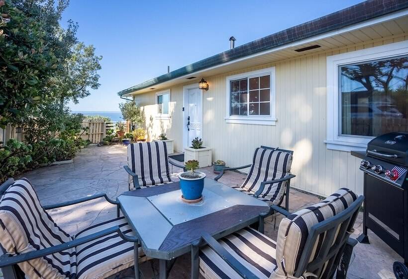 Stunning Coastal Cottage W/ Views Of Monterey Bay!
