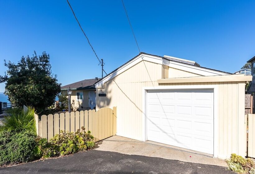 Stunning Coastal Cottage W/ Views Of Monterey Bay!