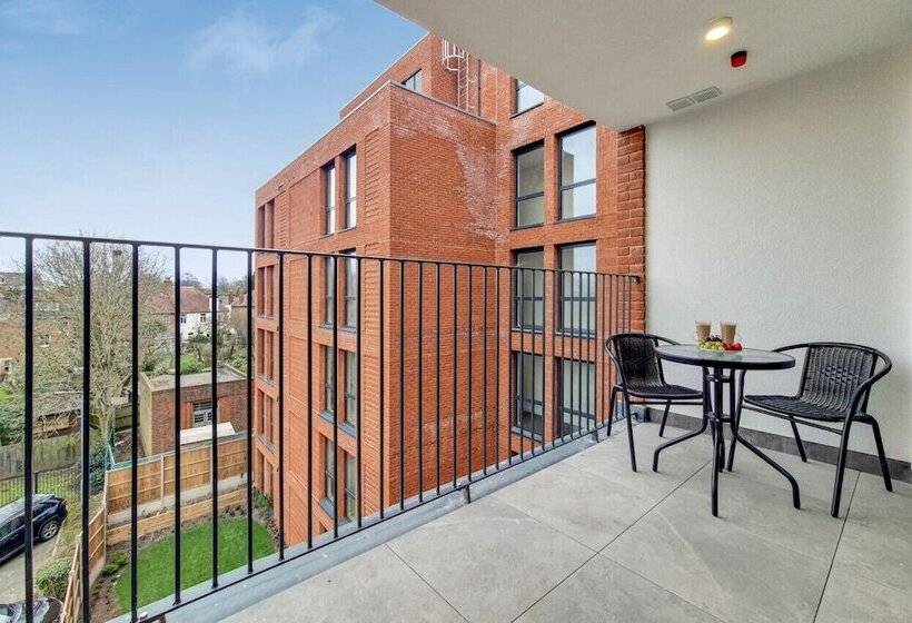 Deluxe Wembley Harrow Apartment